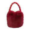 Colección nueva de otoño e invierno transfronteriza: Bolso de mano de color liso, elegante y esponjoso para mujer, que irradia una sensación lujosa y afelpada