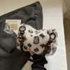 Bolsa Peluda para Mulheres 2025 Outono e Inverno Nova Bolsa de Pelúcia Estampada de Leopardo Coreana de Nicho Casual Macia para Ombro e Axila