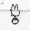 Anillo Abierto de Conejo con Orejas Puntiagudas de Aleación Pintada Cierre de Resorte Anillo de Resorte Llavero DIY Colgante Llavero de Conejo