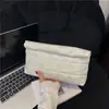 Bolsa de Maquiagem Bordada de Mão da Moda de Nicho para Mulheres 2025 Outono Nova Tendência Xadrez Plissada Portátil Pequena Bolsa Quadrada