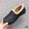 Zapatos sin cordones para mujer, de cuero suave, con suela de tendón, zapatos de algodón cálidos para exteriores de invierno 2026, zapatos peludos, zapatos de algodón de suela plana