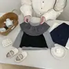 Top sin mangas estilo coreano para niñas, Blusa de bebé negra con volantes de encaje y cuello redondo, Ropa exterior elegante para niñas pequeñas