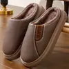 Pantuflas de algodón de invierno para hombre, talla grande, estilo nuevo 2026, para uso en interiores, antideslizantes, cálidas y con suela gruesa forrada de felpa