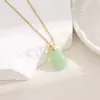 Collar Marca Cuadrado de Jade para Mujer Colgante Pequeño de Jade Sintético Hetian Cadena para Clavícula Joyería de Moda Casual Colgante de Jade Seguro Temperamento