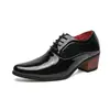 Sapatos de Couro de Salto Alto Apontado Plus Size Transfronteiriços Masculinos Estilo Casual de Negócios Britânico Sapatos Aumentadores de Altura Estilo Coreano Brilhantes Sapatos da Moda para Cabeleireiros