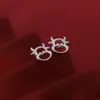 Runxin Nuevos pendientes de moda de pantorrilla hueca juego simple de año de nacimiento zodiaco vaca pendientes dulces pendientes al por mayor