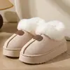 Etiquetado Botas de Nieve Gruesas Versátiles de Moda Calzado Grande de Algodón para Exteriores y Hogar Zapatillas Peludas Antideslizantes con Talón Envolvente Calzado de Algodón que Aumenta la Altura