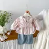 Conjunto de Tres Piezas para Bebés y Niños Pequeños: Top Básico Dianxi con Sudadera con Capucha y Lazo, Jeans de Dibujos Animados para Niñas