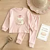 Conjunto de ropa para casa para niñas, estilo coreano, primavera y otoño, top de manga larga con estampado de dibujos animados y pantalones jogger a juego, un elegante conjunto de dos piezas