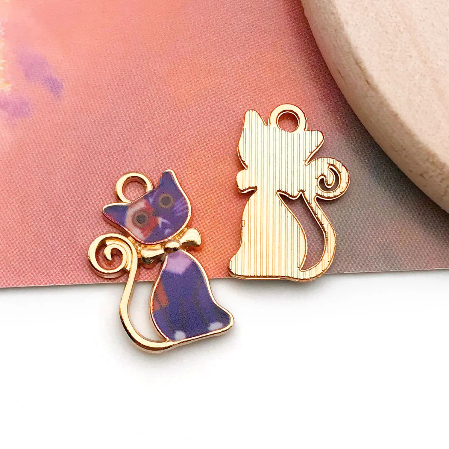 19115-深紫色滴油印花小猫咪21x13mm-1.1g