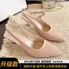 Sandálias elegantes de bico fino para mulheres, novo estilo de verão 2026, inspiradas na Chanel, delicadas, com uma única tira, calcanhar aberto e salto fino alto