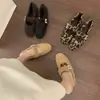 Zapatos de Estilo Coreano Brisa Nocturna Mary Jane Estampado de Leopardo Peludos para Mujer para Usar Afuera Otoño e Invierno 2025 Nuevos Cálidos Gorro Forrado de Polar Zapatos de Algodón