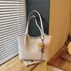 Bolsa de ombro transfronteiriça com padrão trançado de alta qualidade, nova bolsa feminina, bolsa tote de grande capacidade para o dia a dia, bolsa de ombro moderna e estilosa