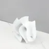 Estilo minimalista, hueca, escultura de resina retorcida, diseño abstracto fluido, arte de mesa para sala de estar, adorno de decoración para el hogar