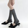 Calcetines con pie para mujer Miu de banda ancha, estilo Ins moderno con rayas verticales, etiqueta de tela con letras adelgazantes, para lucir las piernas, calcetines estilo ballet grises