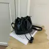 Nova Bolsa de Mão Pequena da Moda para Mulheres, Nova Bolsa Transversal de Ombro, Versátil Bolsa de Balde Retro Nova