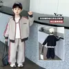 Conjunto deportivo para niños, nuevo estilo primavera y otoño 2026, chaqueta elegante con cuello alto para niños, ropa casual de primavera para niños pequeños