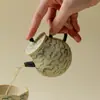 Tetera de gres azul y blanco pintada a mano con nubes auspiciosas In-No-Gui-Song, tetera pequeña de color bajo vidriado estilo antiguo, juego de té de cerámica Kung Fu de alto valor