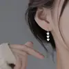 Brincos de gancho com três corações para mulheres, design de nicho moderno, estilo ins, elegantes e doces, brincos para atacado