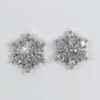 Nuevos pendientes navideños de copo de nieve, chapados en platino, con aguja de plata S925, dulces, románticos, elegantes y brillantes.