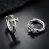 Pendientes de cruz de circonita, pendientes de cruz de estilo urbano modernos y geniales, aros brillantes de diamante para hombre para el día a día del commute