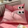 Nueva funda de almohada de un solo producto teñida en hilo - Serie de bordado de toalla con ojos grandes - Funda de almohada, bonita y cómoda