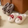Pantuflas de algodón con suela gruesa para mujer, nuevo estilo invierno 2026, pantuflas de interior para el hogar, pantuflas de hongo cálidas y lindas para parejas, estilo para hombre