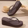 Chanclas de cuña con tiras dobles y suela gruesa para mujer, perfectas para la playa en verano, antideslizantes, resistentes al olor y sandalias de dedo espectacularmente hermosas.