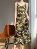 Vestido camisola de georgette floral amarillo fresco, ligero y vaporoso, entallado en la cintura, adelgazante, perfecto para salidas de verano, con un estilo suave, vestido largo