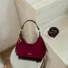 Bolsa de mão de camurça moderna em formato de meia-lua para mulheres, nova bolsa de ombro transfronteiriça 2026 na moda, bolsa crossbody retrô estilosa de nicho