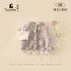 Conjunto para Niña 2026 Otoño Nuevas Llegadas Bebé Pequeño Niño Ropa Cárdigan Suéter Top para Bebé Niña Pantalones Conjunto de Tres Piezas