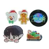 Imanes de nevera de dibujos animados acrílicos 2D hechos a medida, imanes de nevera magnéticos fuertes NFC creativos, personalización de regalo navideño