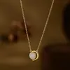 Banho de ouro real calcedônia imitação temperamento corrente clavícula feminina design de nicho alta sensação letra D colar corrente de pescoço estilo commuter