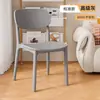 Respaldo de silla de plástico restaurante apilable mesa y sillas de comedor engrosado moderno minimalista taburete de lujo ligero silla de comedor nórdica para el hogar