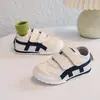 Zapatos Infantiles Forrest Gump 2026 con Suelas Suaves y Cierres de Velcro para Niños y Niñas, Tenis Deportivos Casuales para Primavera y Otoño, Zapatos Blancos para Niños