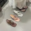 Sandálias de Uma Tira com Laço de Bolinhas Estilo Doce para Mulheres, Roupa Externa, Lançamento Verão 2026, Plataforma Versátil com Salto Anabela, Chinelos para Mulheres