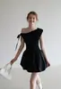 Vestido Floral Blanco de Hombros Descubiertos con Lazos para Mujer, Estilo Verano, Sin Mangas, Sencillo y Elegante, Vestido Corto de Corte A que Favorece la Figura