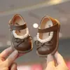 Zapatos para Niña Suela Suave Antideslizantes Zapatos Pequeños de Cuero Estilo Nuevo Primavera y Otoño Zapatos de Bebé Niño de un Año Calzado para Caminar Individual 2026