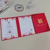 Invitación de boda plegada con carácter "doble felicidad" repujado en oro rojo y diseño de rosas, Invitación de boda combinada china y occidental, Invitación de boda estilo chino
