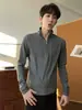 Camiseta Térmica de Manga Larga para Hombre con Media Cremallera y Cuello Alto Gris Oscuro Estilo Americano Nuevo Otoño Invierno Hombro Normal Sudadera Deportiva de Peso Pesado