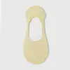 Meias Femininas de Verão Finas de Corte Baixo com Malha Respirável Simples de Cor Sólida Antiderrapantes Versáteis Absorventes de Suor Frescas para Esportes