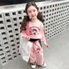 Conjunto Lindo de Desenho Animado para Meninas Outono Novo Estiloso Conjunto de Três Peças Moletom Fashionável Conjunto Personalizado para Crianças