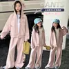 Conjunto de otoño para niña 2026 nuevo elegante casual sudadera con capucha y pantalones de pierna ancha conjunto de dos piezas para niños