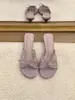 Temporada do Primeiro Encontro: Sandálias de dedo estilo francês com renda de bolinhas delicada para mulheres, novo modelo de verão com laço, adequadas para combinar com vestidos