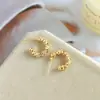 Brincos de argola C prateados quebrados, estilo minimalista, luxo leve, design único, de alta qualidade, modernos, brincos de argola lisos, joias femininas