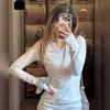 Camiseta Blanca de Manga Larga con Cuello en V de Punto Cepillado Estilo Puro Deseo para Mujer, Capa Interior Ajustada para Primavera y Otoño con Acabado de Alta Gama, Top Básico de Moda