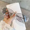 Gafas de sol europeas y americanas modernas, retro, con montura pequeña, de metal fino, de alta gama, planas y antiluz azul.