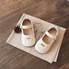 Zapatos de vestir formales tipo mocasín con suelas blandas en color plateado, zapatos estilo coreano para bebé niña, zapatos individuales a juego, zapatos de princesa para niños para primavera y otoño 2026