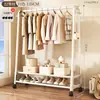 Cabide simples e autônomo para quartos, um cabide de roupas móvel e espessado adequado para apartamentos alugados, um cabide de roupas leve e estiloso