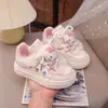 Zapatillas deportivas para niñas 2026 moda primavera y otoño suela blanda antideslizantes con velcro casual zapatos blancos para niñas pequeñas